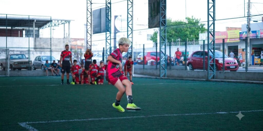 Aos 12 anos, acreano é aprovado por clube de Goiás e família faz campanha para realizar sonho no futebol