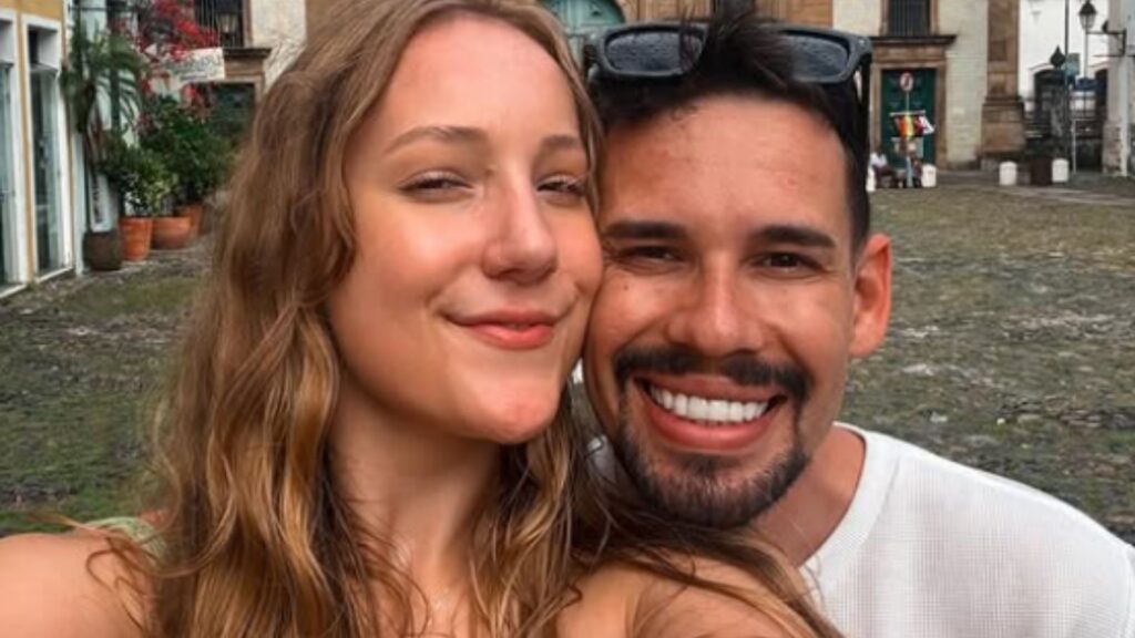 Filho de Isabel Veloso levará alianças no casamento do pai com fonoaudióloga