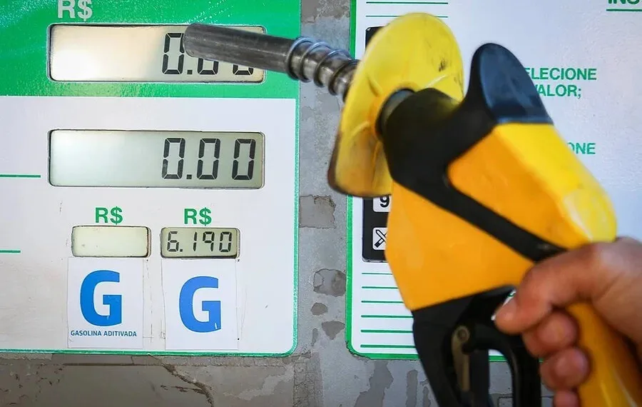 Posto é condenado a pagar R$ 40 mil após suspender abastecimento e prejudicar ambulâncias e transporte escolar no Acre