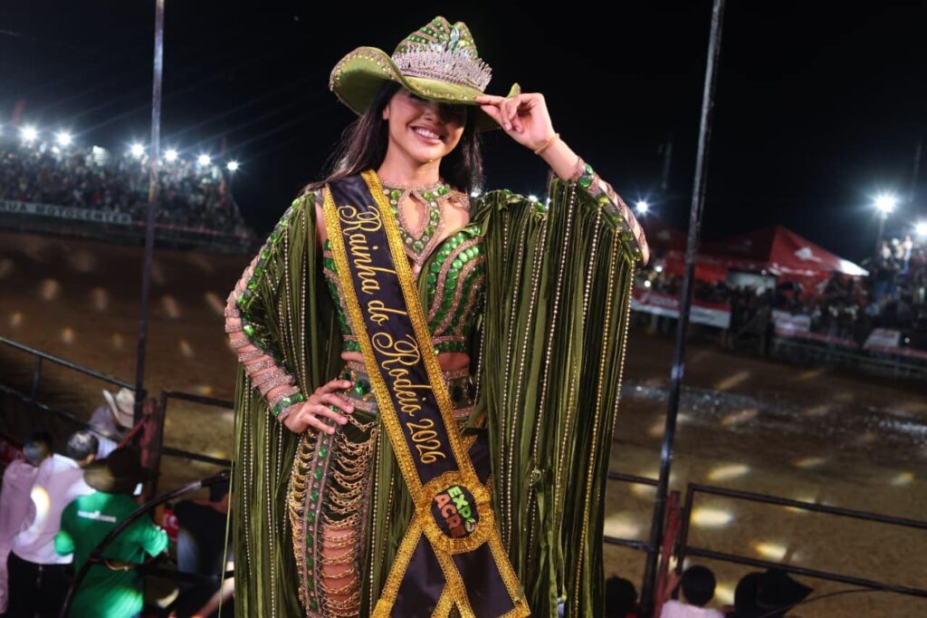 Radialista conquista título de Rainha do Rodeio da Expoacre Juruá 2026 em Cruzeiro do Sul