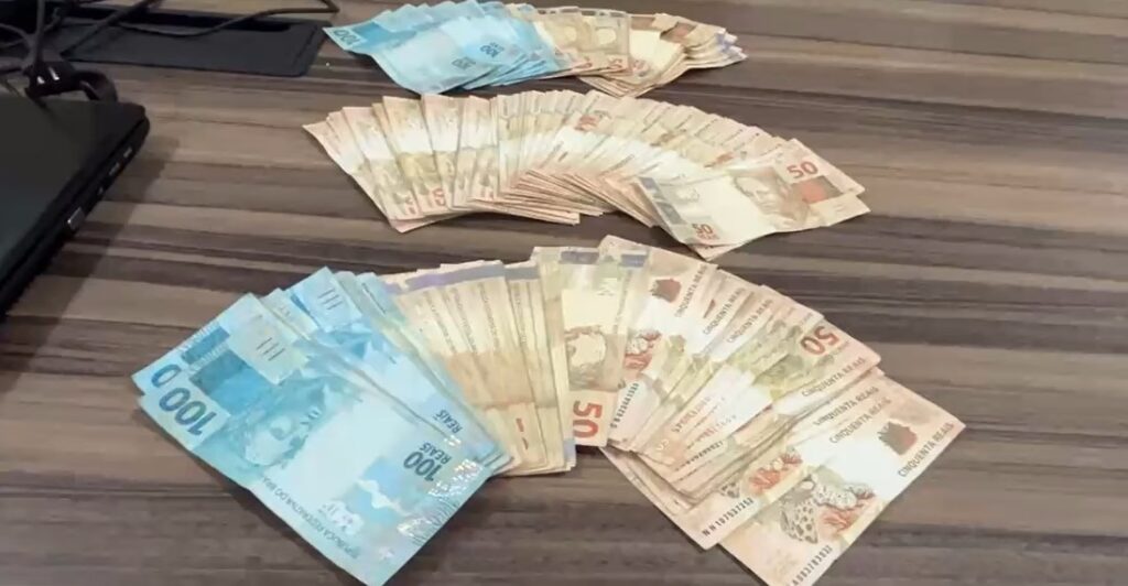 Polícia Civil apreende R$ 14 mil, veículos e bloqueia contas em operação contra golpe na venda de carros