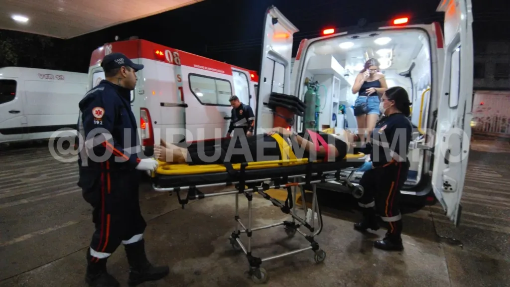 Colisão entre carro e motocicleta deixa duas pessoas feridas
