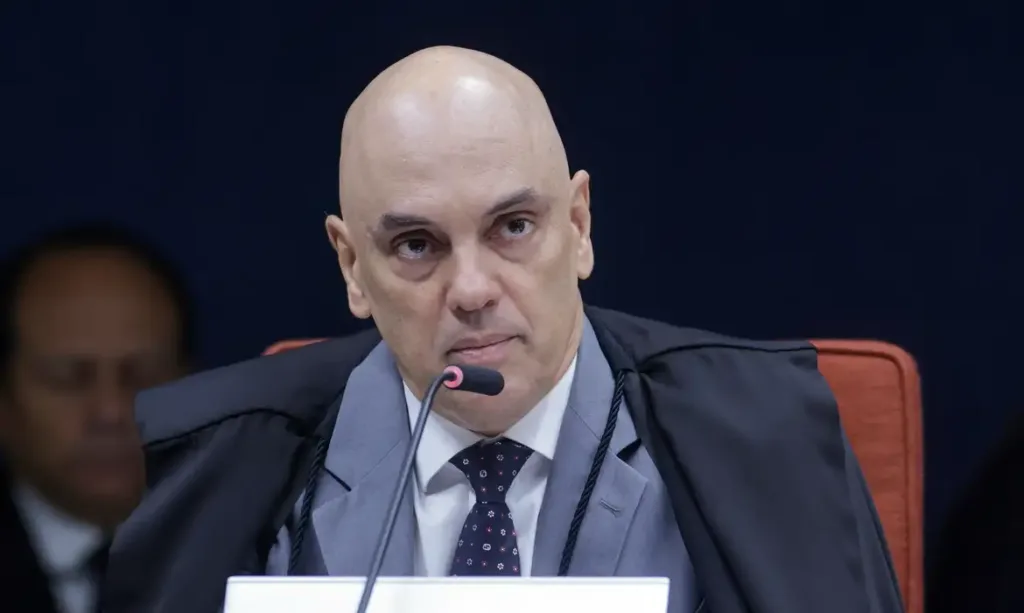 PL pede impeachment de Moraes após veto à visita de Flávio a Bolsonaro