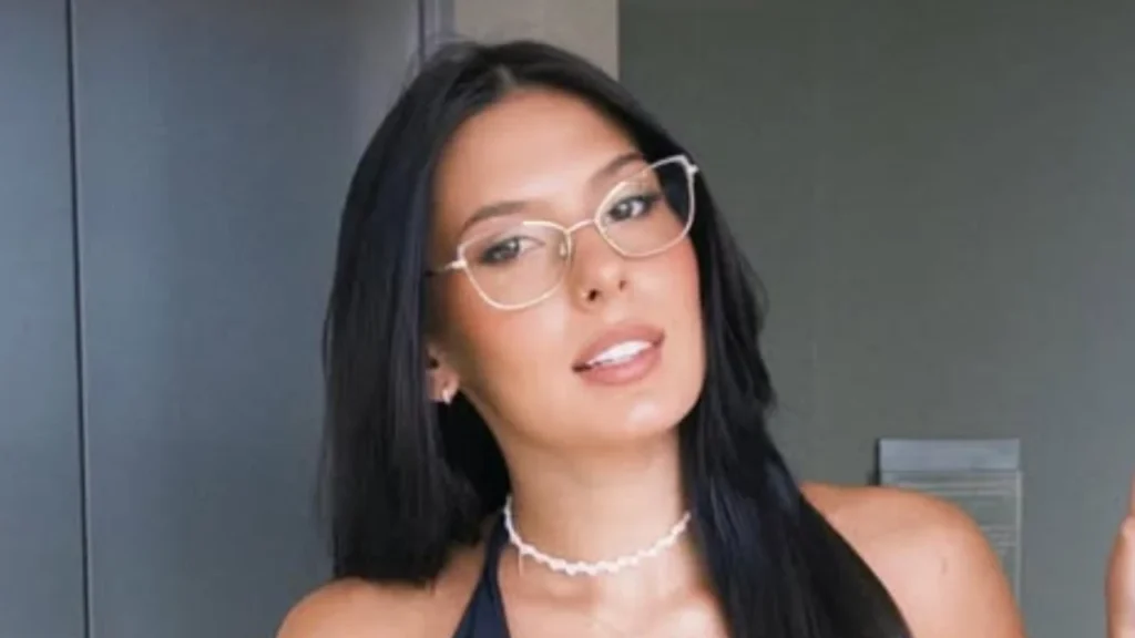 ‘Que eu vire cachorro se beijar de novo’, diz Ana Castela nas redes
