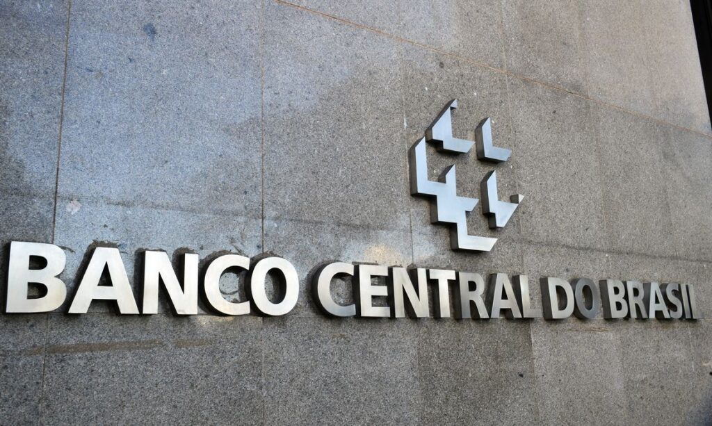 Banco Central e Receita Federal são autorizados a realizar concursos