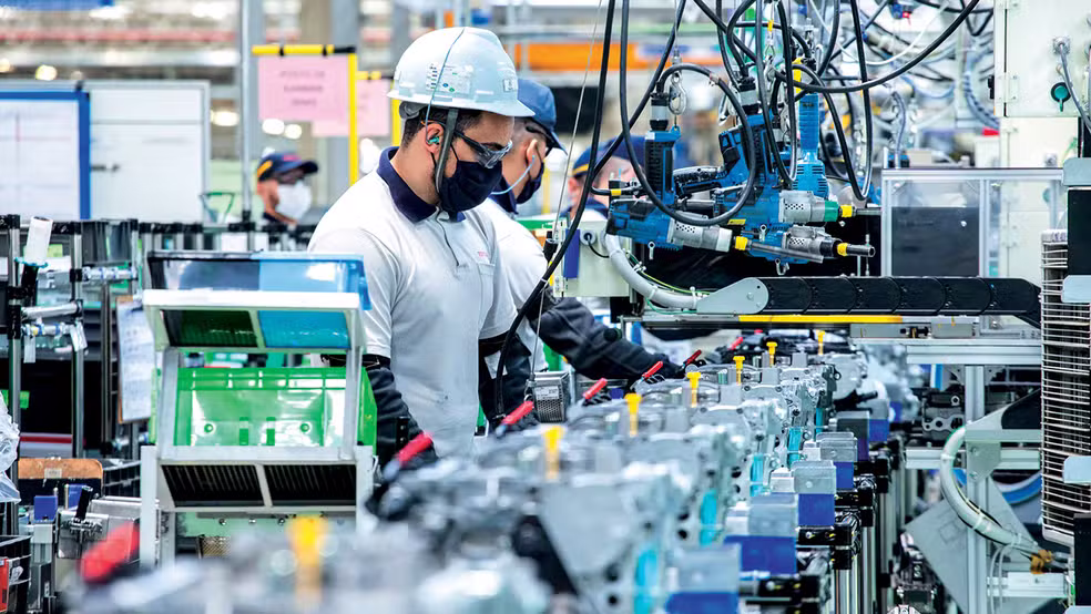 Indústria brasileira recua 0,2% em maio; primeira queda desde 2025