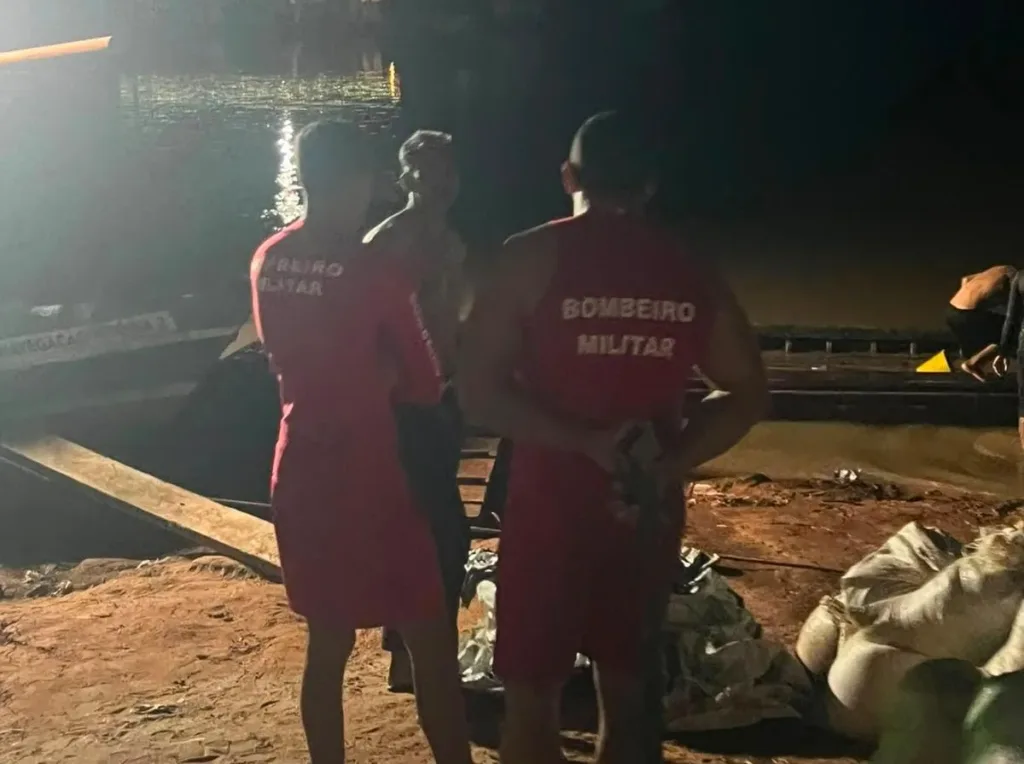 Caminhão carregado com mercadorias afunda no Rio Juruá após falha nos freios em Porto Walter