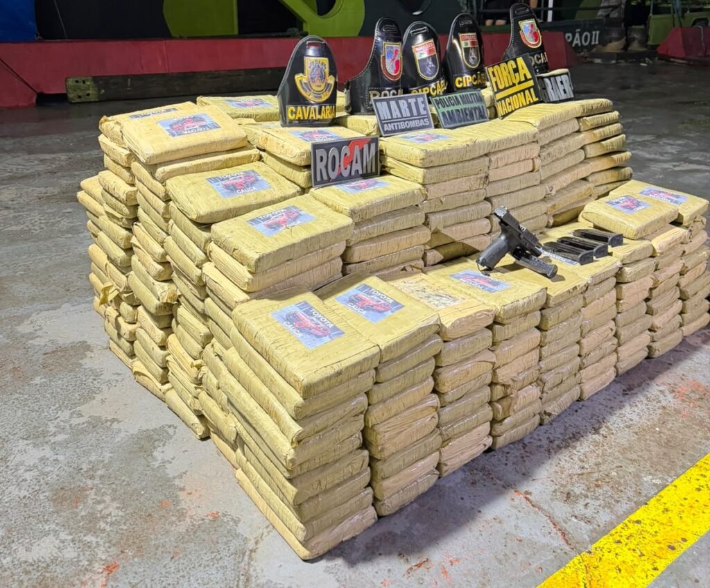 Mais de 660 kg de maconha é apreendida durante fiscalização em barcos