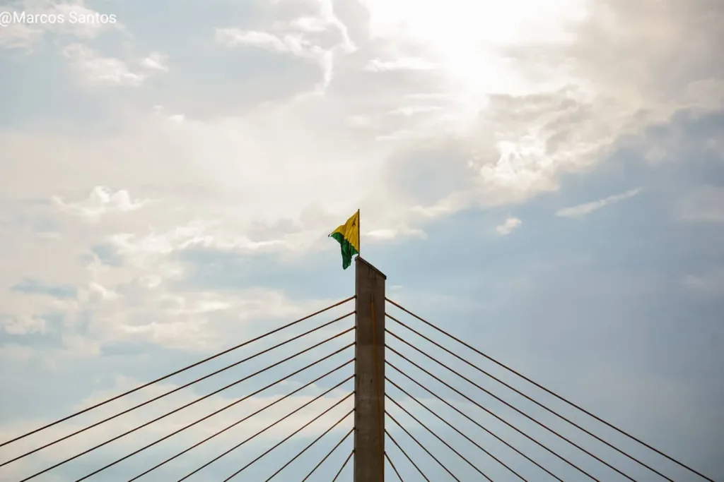 Sol predomina, calor chega a 35°C e semana começa com ventos e chuva pontual no Acre