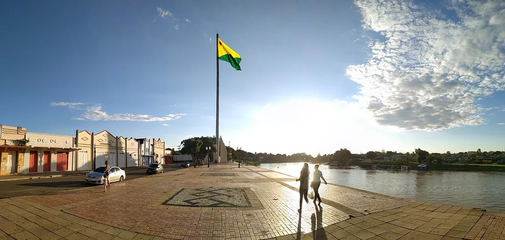 Calor de até 35°C predomina no Acre nesta quarta-feira (26), com chance de chuva rápida