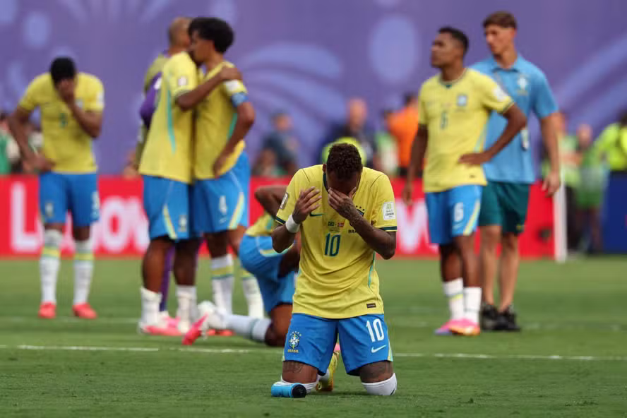 No adeus às Copas, Neymar vira protagonista tardio da eliminação do Brasil