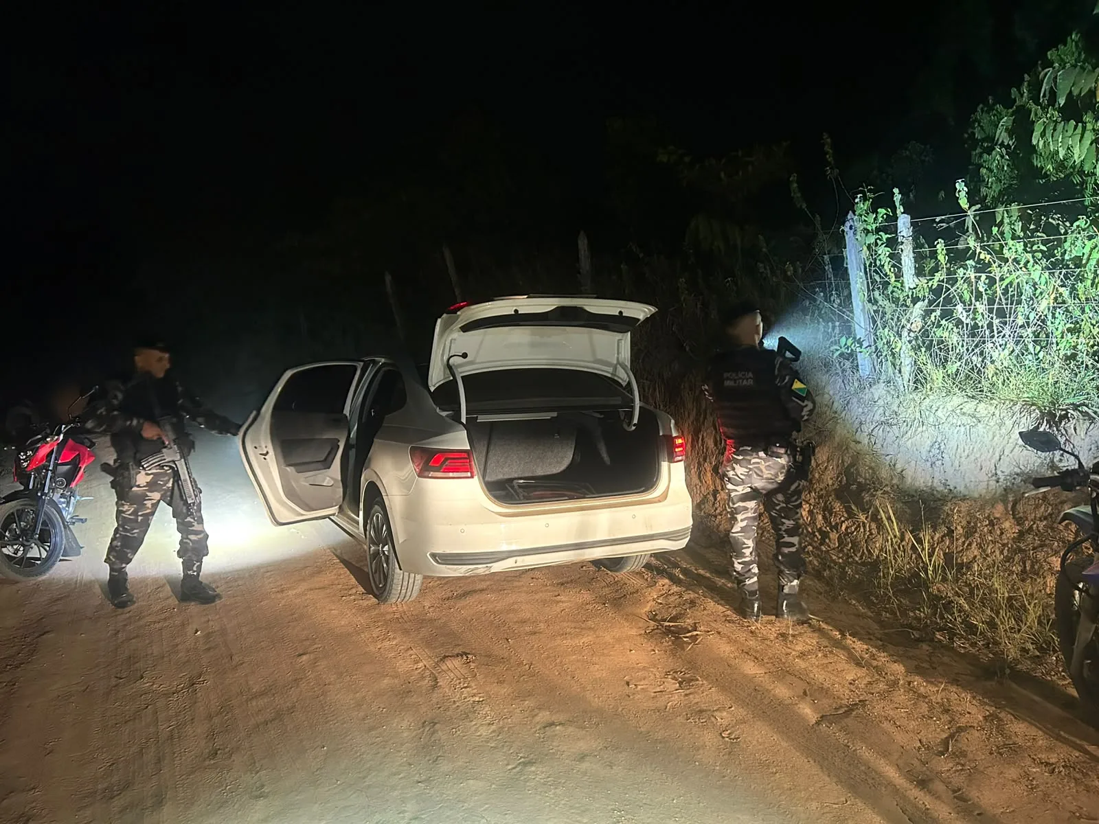 Motorista de aplicativo é mantido refém e tem carro roubado em Cruzeiro do Sul