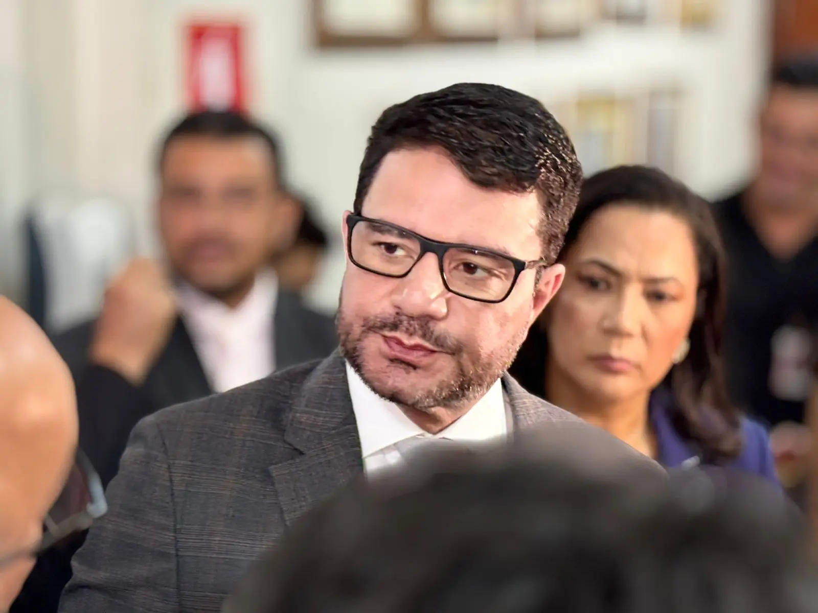 Se Gladson vencer nas urnas e perder no TSE, quem fica com a vaga? Entenda