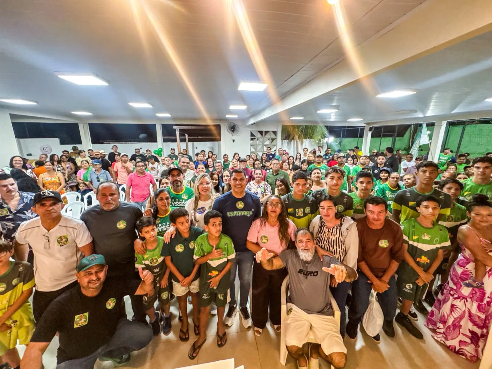 Mais de 300 pessoas se reúnem na Vila Incra em apoio à reeleição de Coronel Ulysses